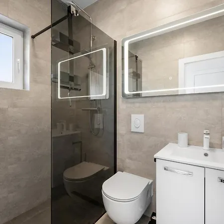 4 Bedroom Nice In Zecevo Rogoznicko *