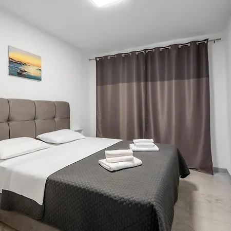 4 Bedroom Nice In Zecevo Rogoznicko *