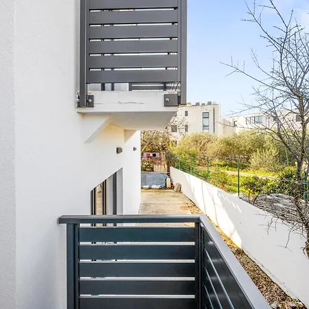 4 Bedroom Nice In Zecevo Rogoznicko بيت للعطل روغوزنيكا