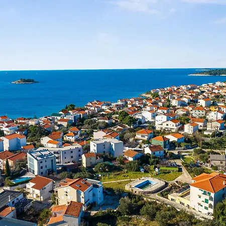 بيت للعطل 4 Bedroom Nice In Zecevo Rogoznicko روغوزنيكا